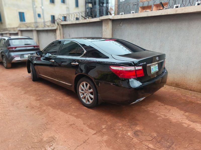 Main image of 2007 LEXUS LS xle